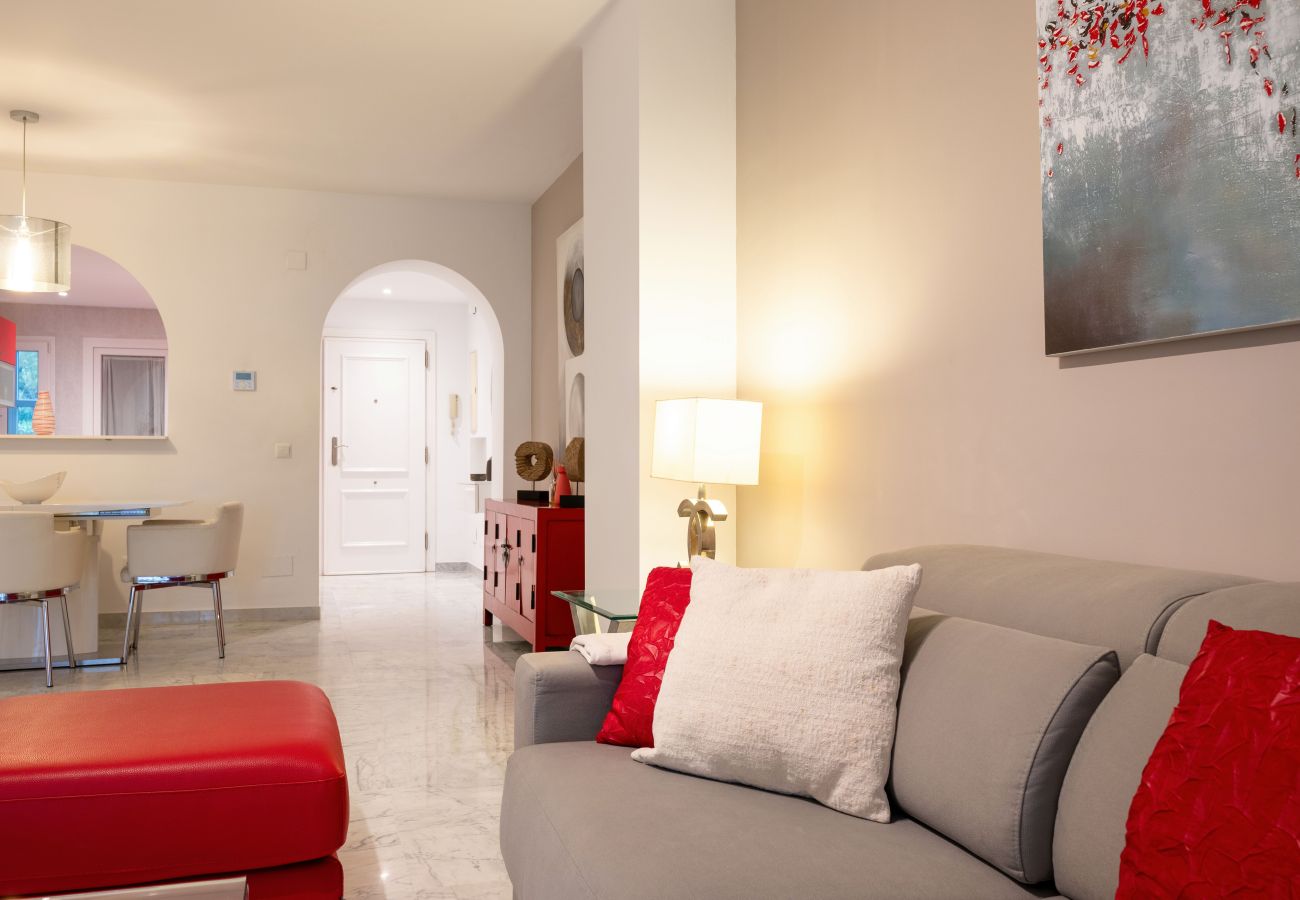 Ferienwohnung in Marbella - Apartamento de lujo en alquiler vacacional en Puerto Banús. 