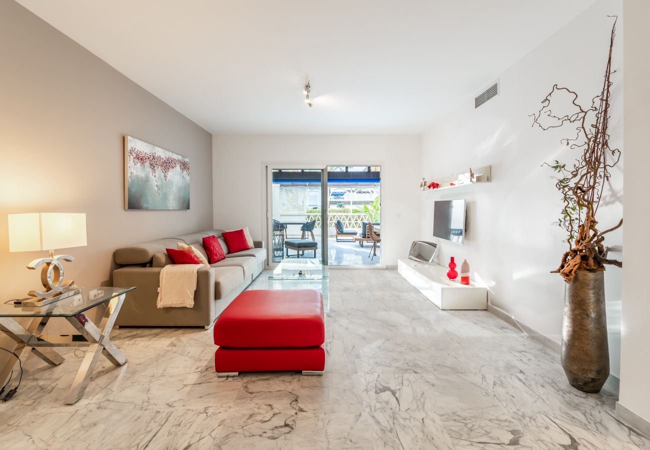 Ferienwohnung in Marbella - Apartamento de lujo en alquiler vacacional en Puerto Banús. 