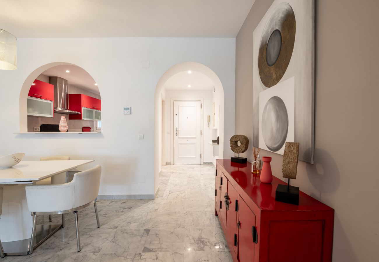 Ferienwohnung in Marbella - Apartamento de lujo en alquiler vacacional en Puerto Banús. 