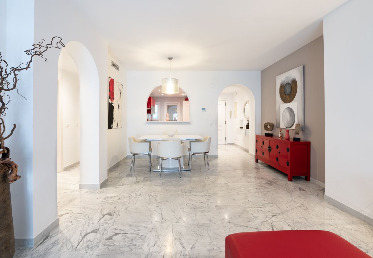 Ferienwohnung in Marbella - Apartamento de lujo en alquiler vacacional en Puerto Banús. 