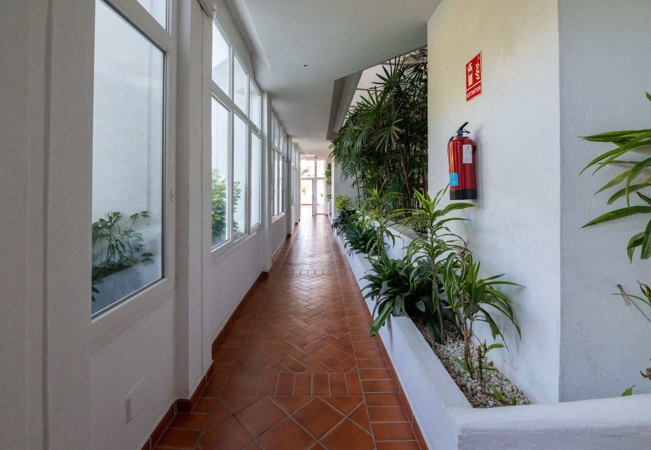 Ferienwohnung in Marbella - Apartamento de lujo en alquiler vacacional en Puerto Banús. 