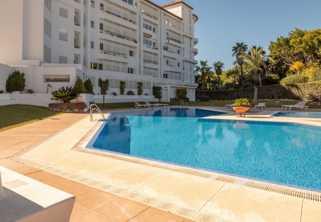 Ferienwohnung in Marbella - Apartamento de lujo en alquiler vacacional en Puerto Banús. 