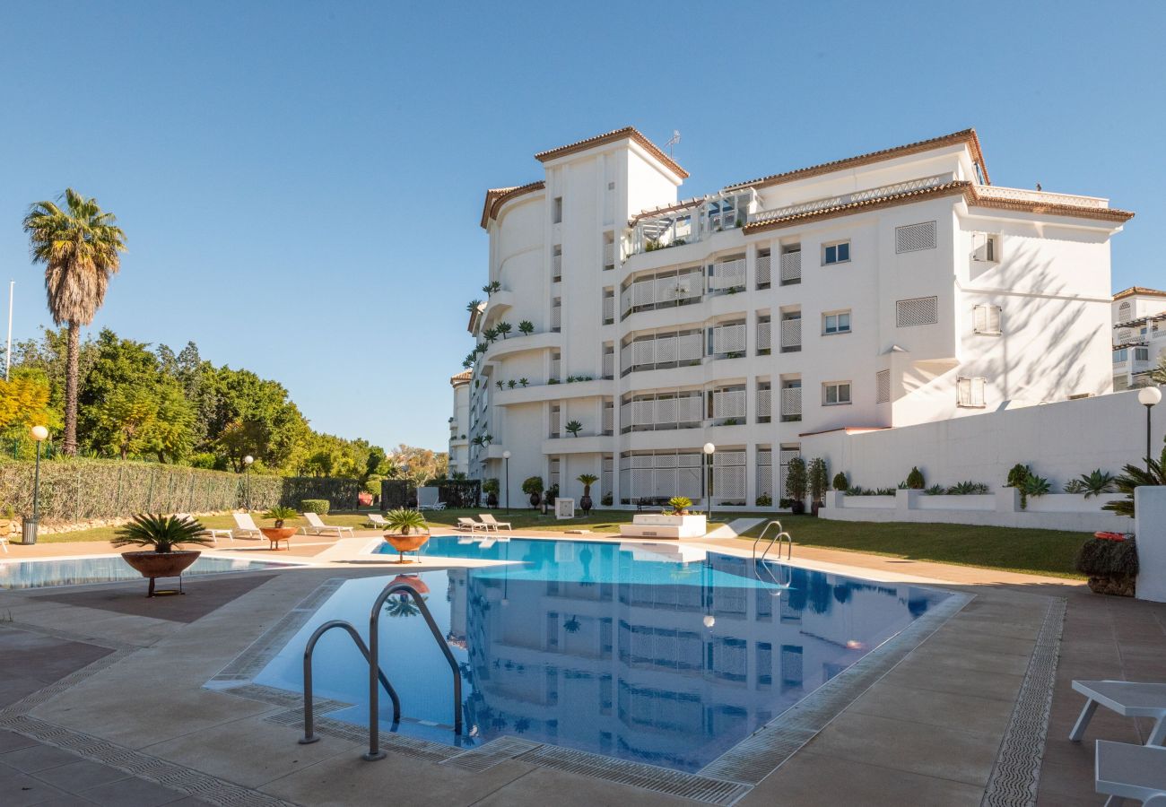 Ferienwohnung in Marbella - Apartamento de lujo en alquiler vacacional en Puerto Banús. 