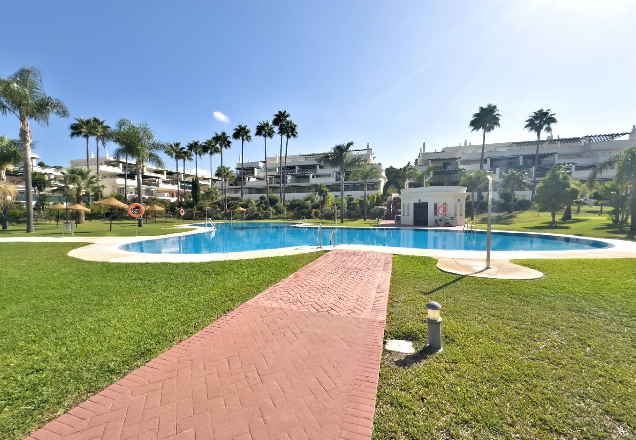 Apartment in Marbella - Modern Holiday Apartment near Puerto Banus-Beach. 