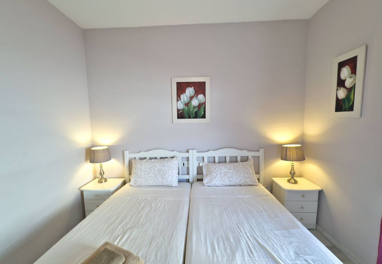 Apartment in Marbella - Modern Holiday Apartment near Puerto Banus-Beach. 