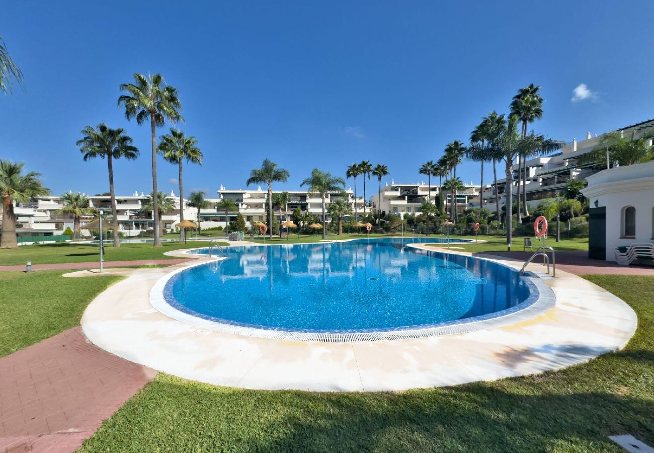 Apartment in Marbella - Modern Holiday Apartment near Puerto Banus-Beach. 