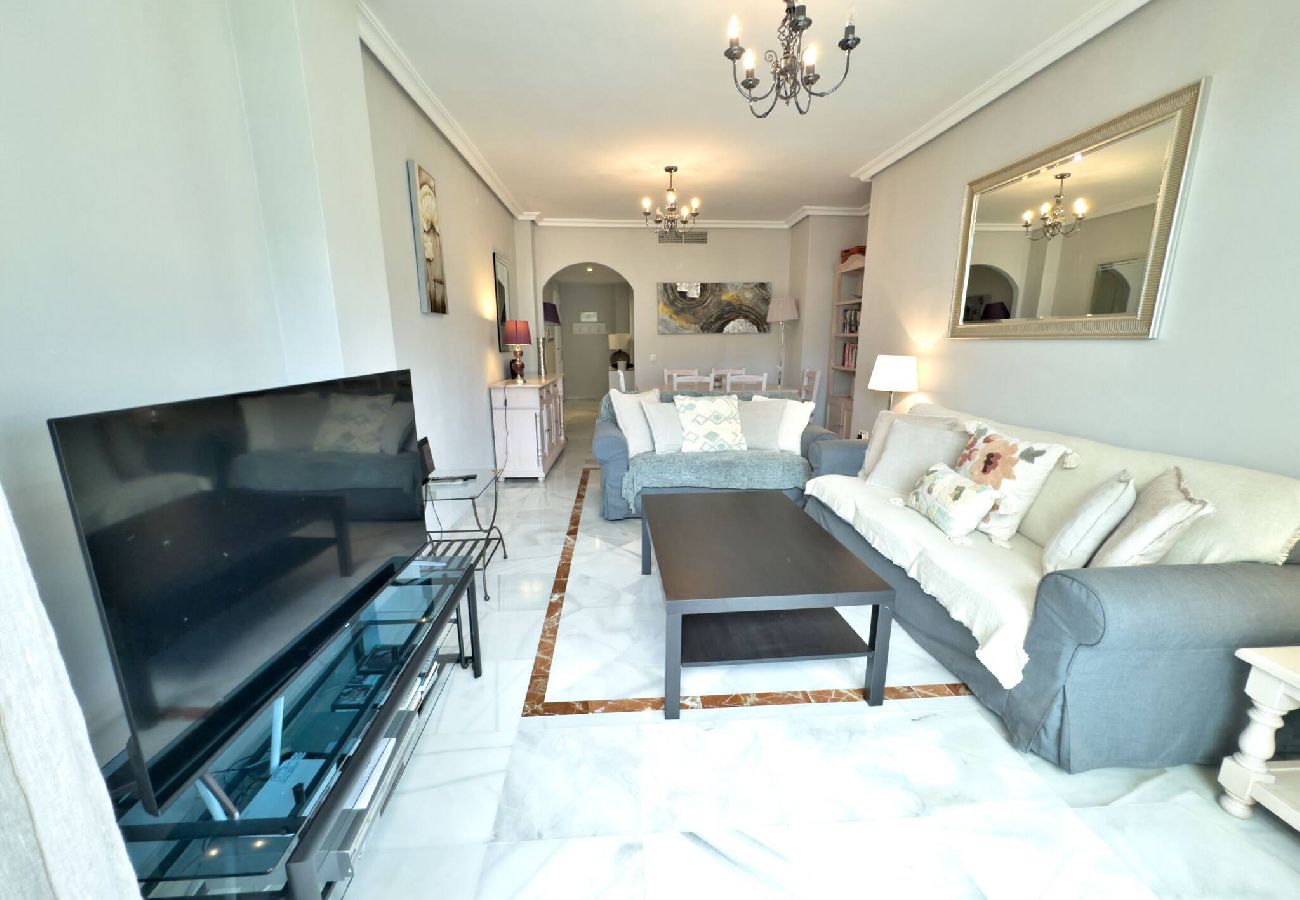 Apartment in Marbella - Modern Holiday Apartment near Puerto Banus-Beach. 