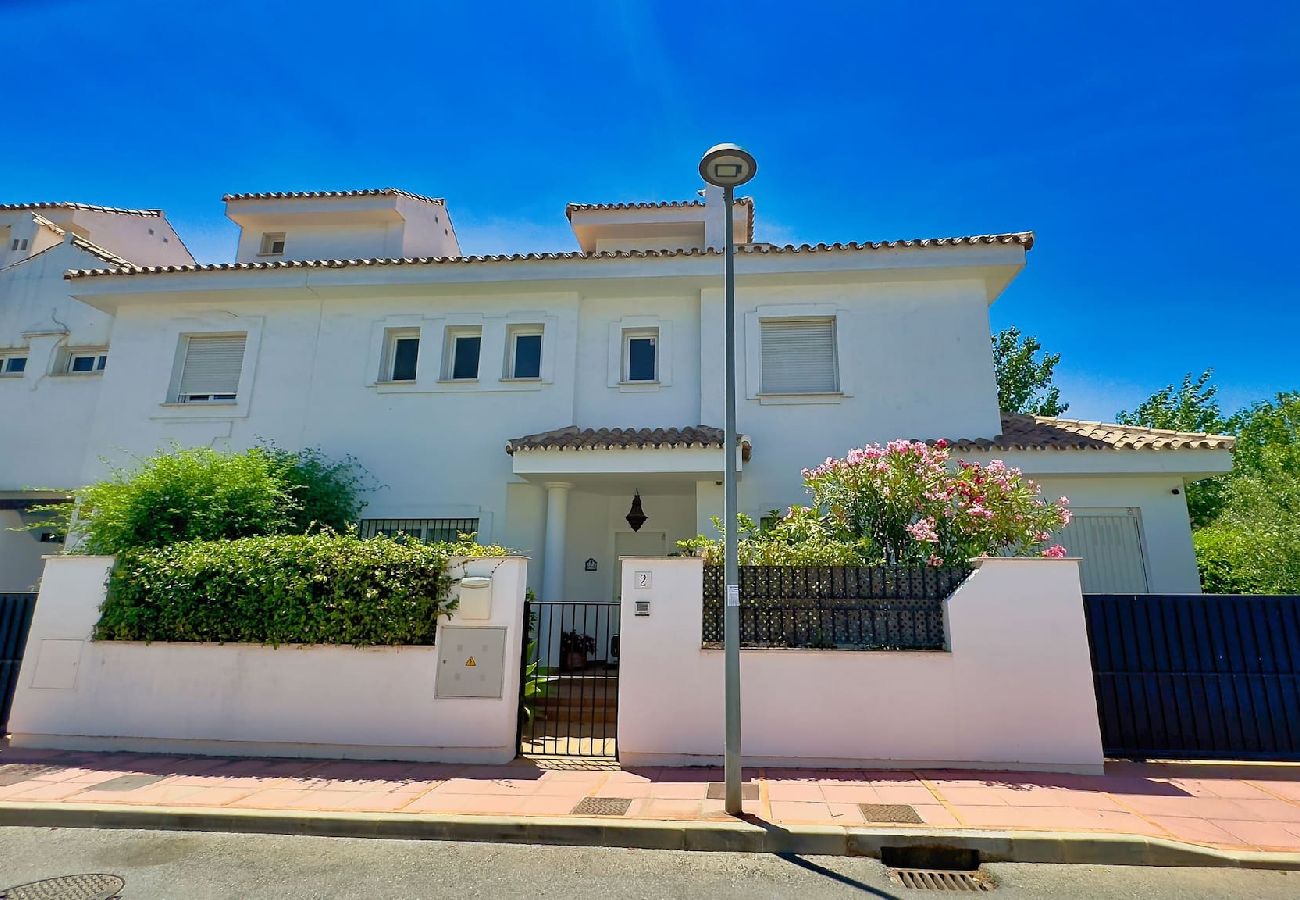 Townhouse in Marbella - Corner Townhouse Next to Golf in Marbella. 