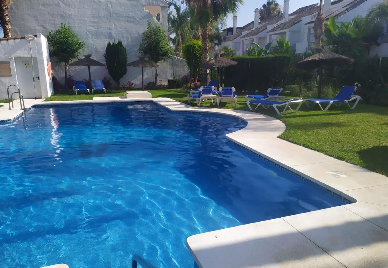 Townhouse in Marbella - semi-detached house in Los Naranjos de Marbella 