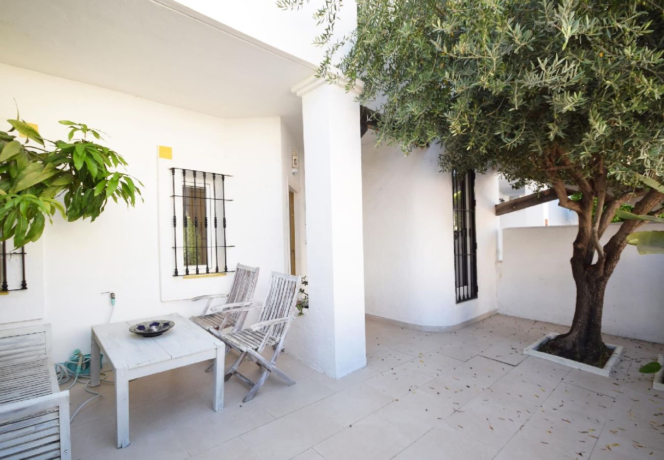 Townhouse in Marbella - semi-detached house in Los Naranjos de Marbella 