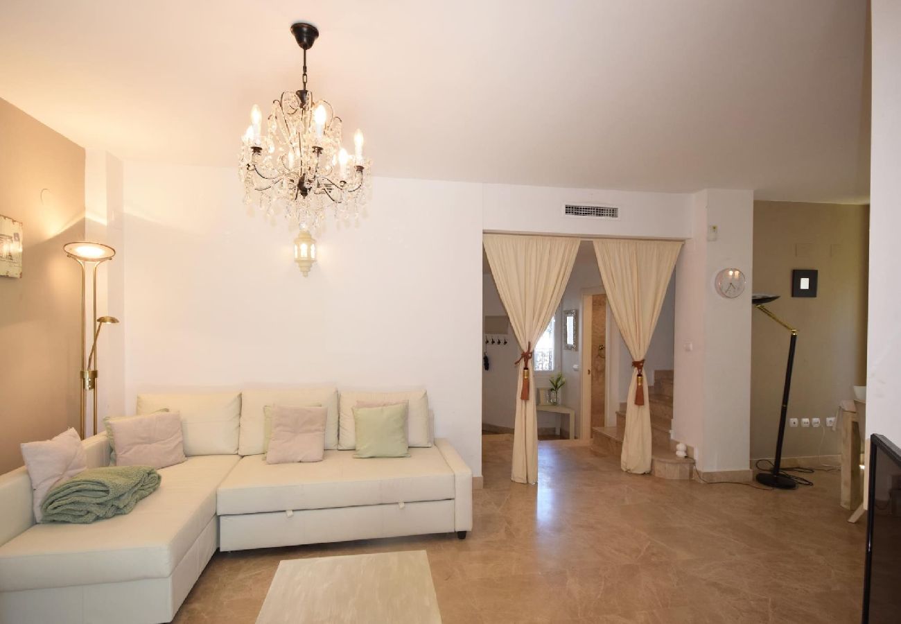 Townhouse in Marbella - semi-detached house in Los Naranjos de Marbella 