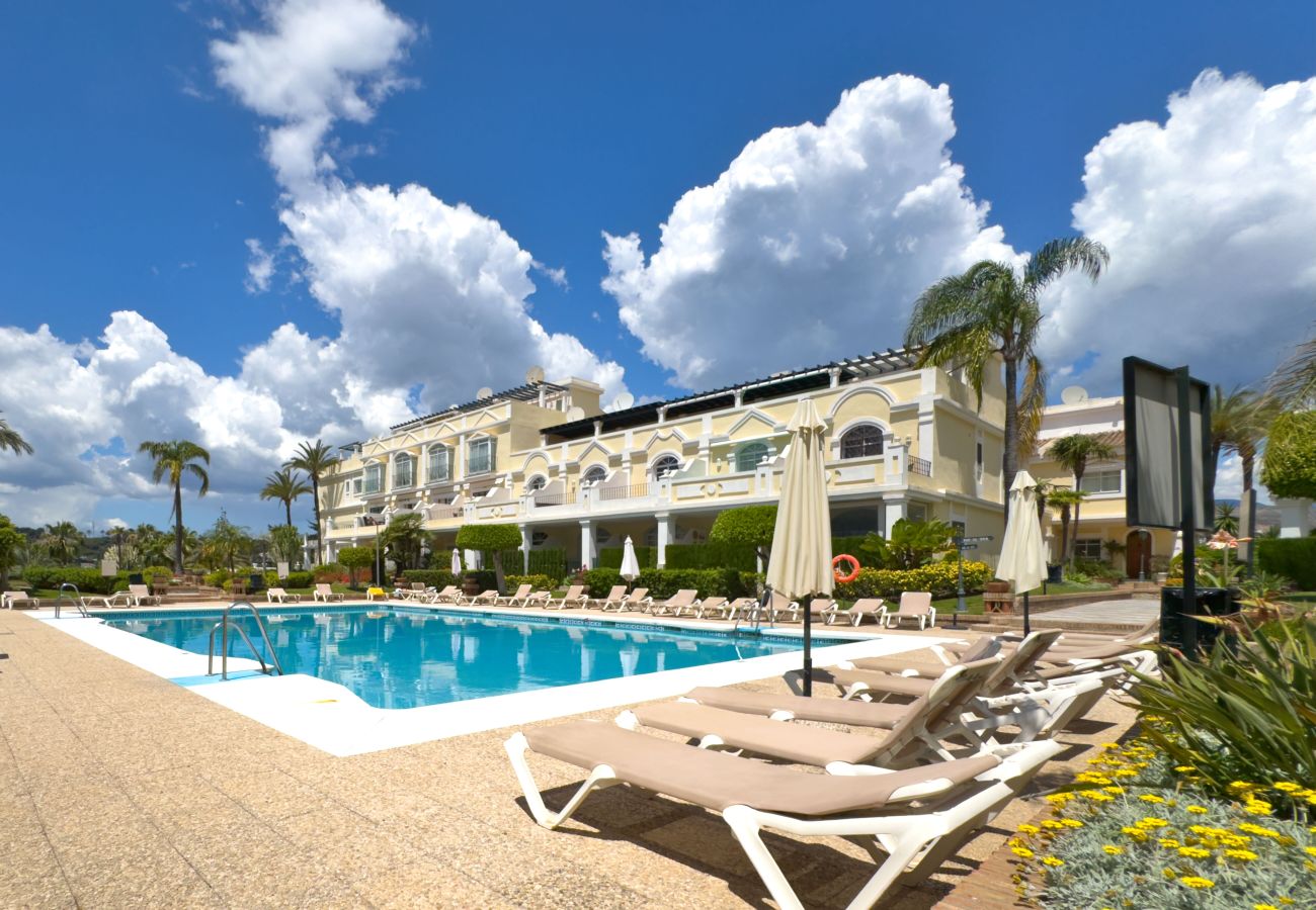 Apartment in Marbella - Dream Getaway in Aloha Garden, Marbella