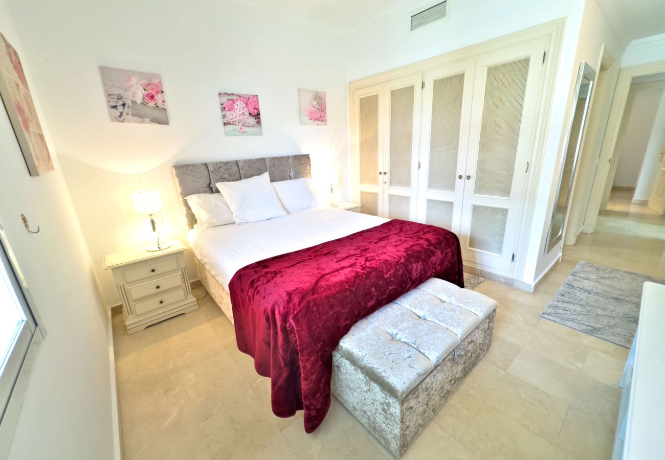 Apartment in Marbella - Dream Getaway in Aloha Garden, Marbella