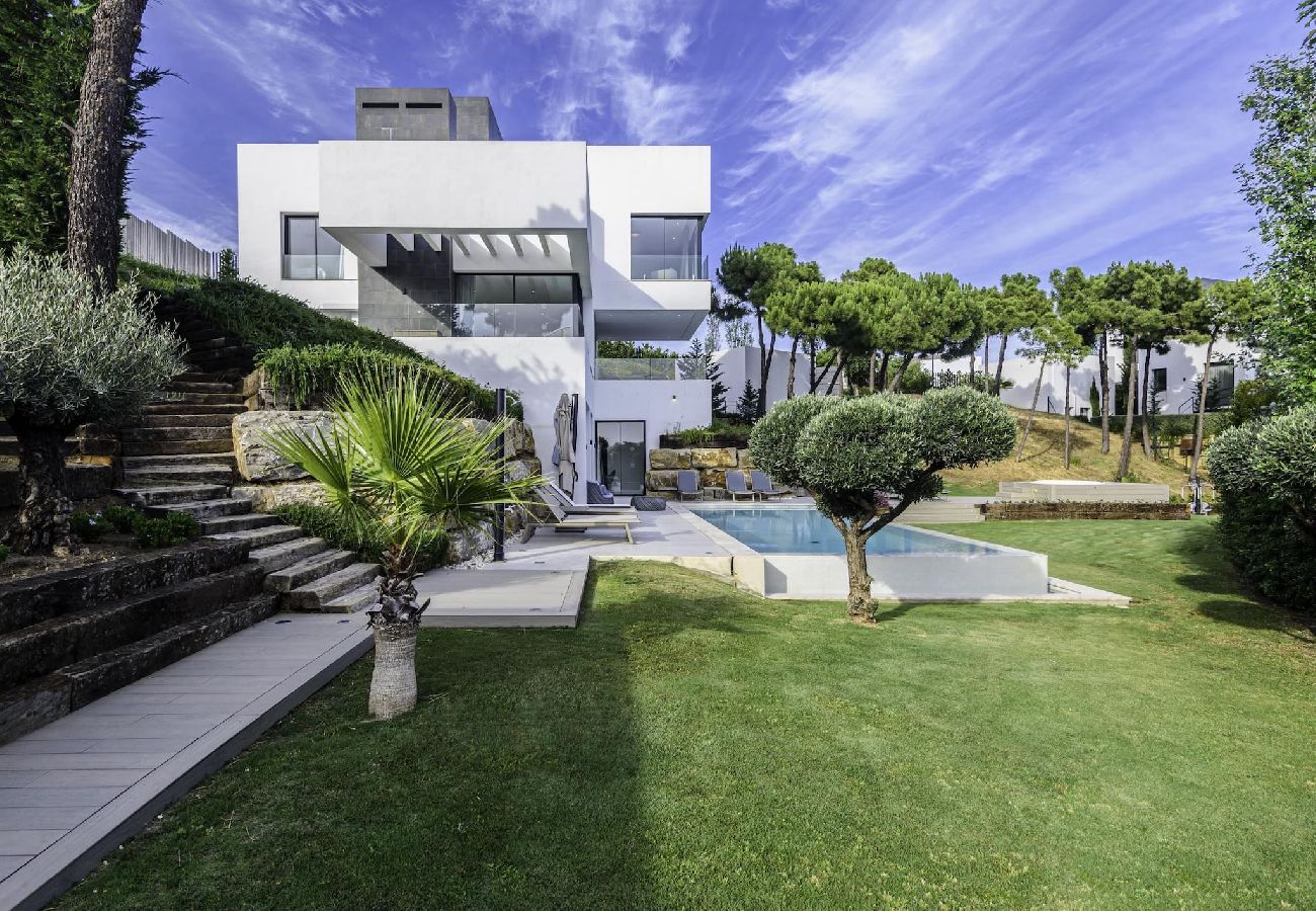 Villa in Benahavís - Villa Condor: A Jewel of Exclusivity and Modernity 