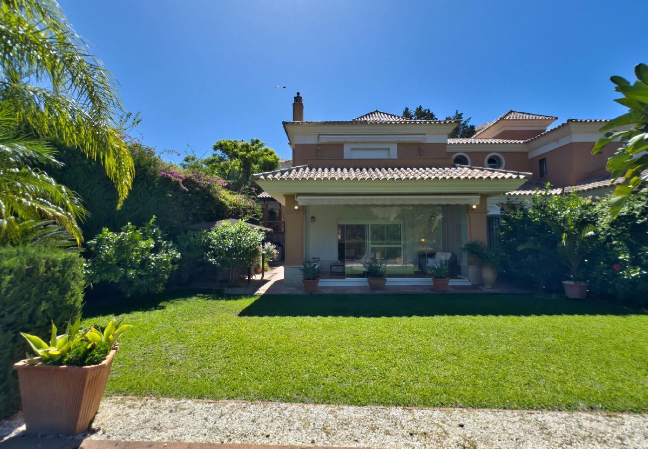 Townhouse in Marbella - Exclusive Luxury Townhouse in Santa Clara Golf .