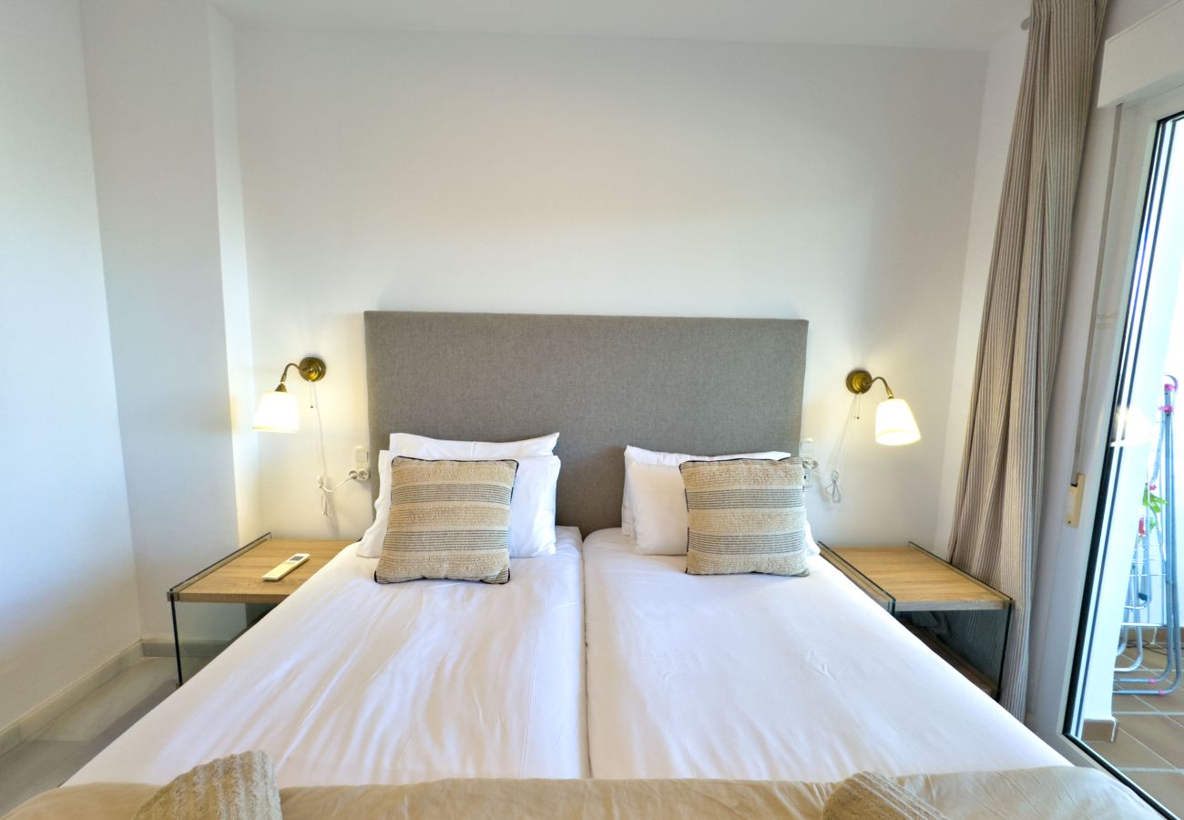 Apartment in Mijas Costa - Stunning Apartment in Mi Capricho, Calahonda.