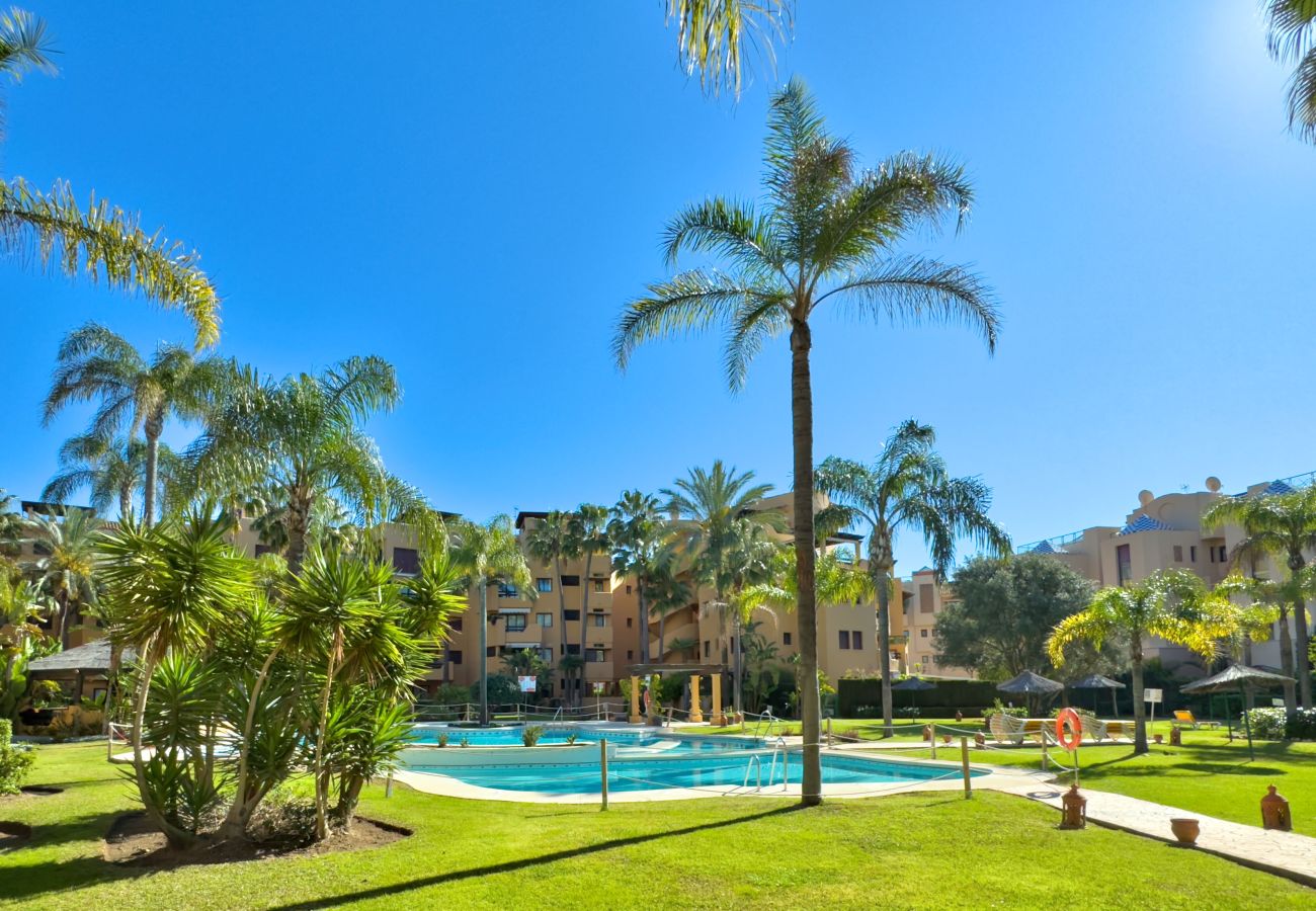 Apartment in Estepona - Spacious 3-Bedroom Apartment by the Beach – Costalita, Estepona
