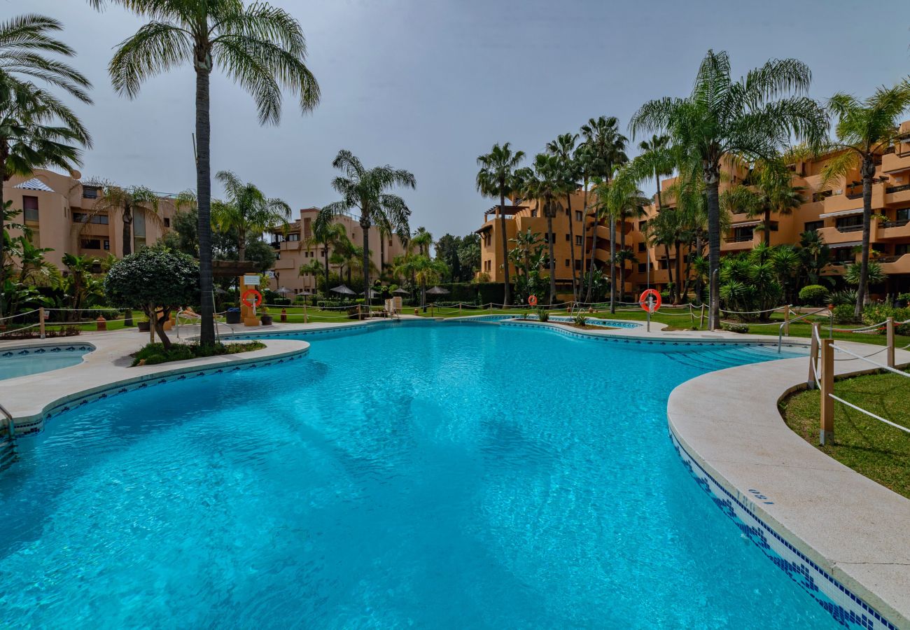 Apartment in Estepona - Spacious 3-Bedroom Apartment by the Beach – Costalita, Estepona