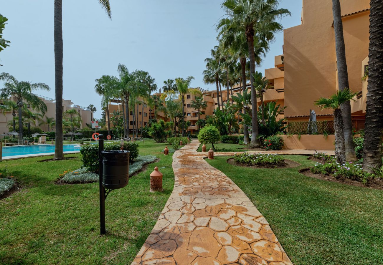 Apartment in Estepona - Spacious 3-Bedroom Apartment by the Beach – Costalita, Estepona