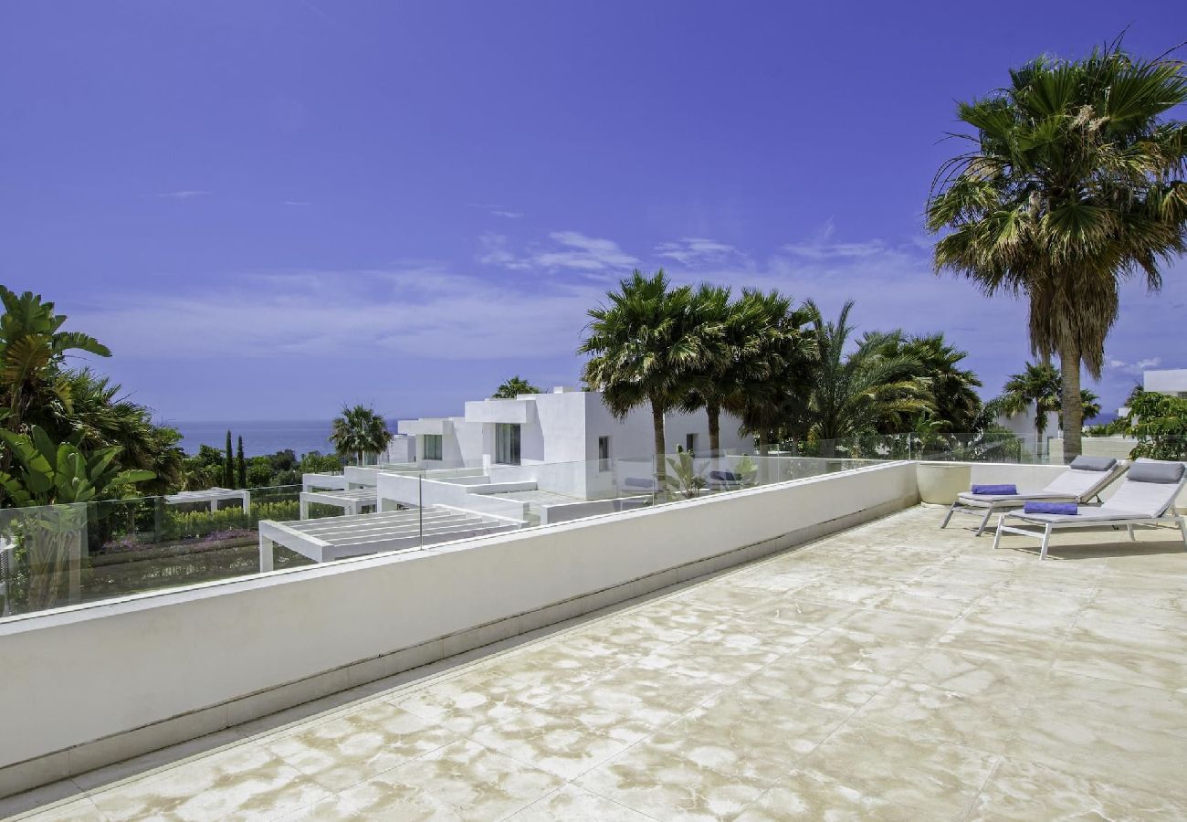 Вилла на Марбелья / Marbella - Villa de diseño con vistas al mar y piscina privada.