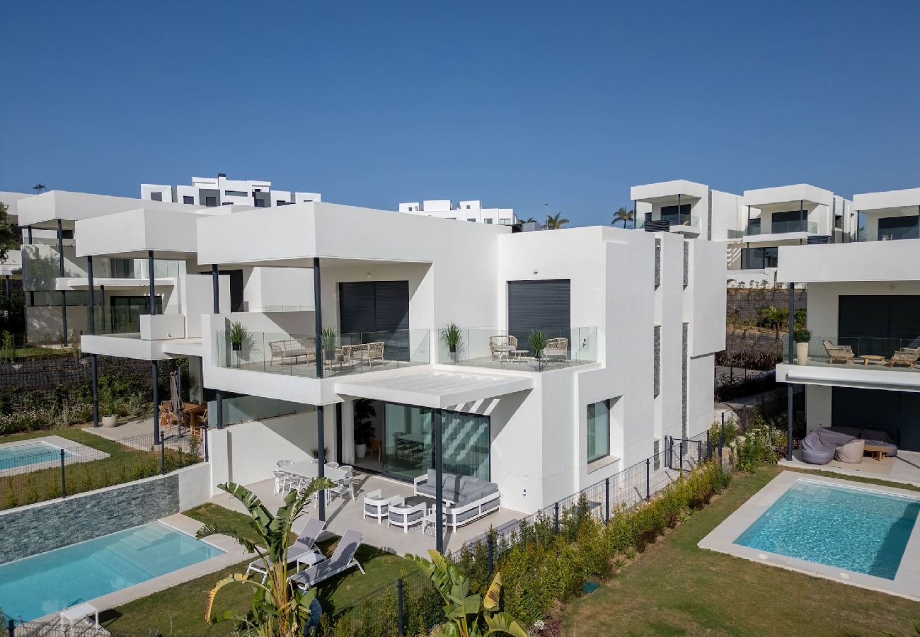 Вилла на Марбелья / Marbella - Lujosa Villa en Santa Clara Golf, Marbella