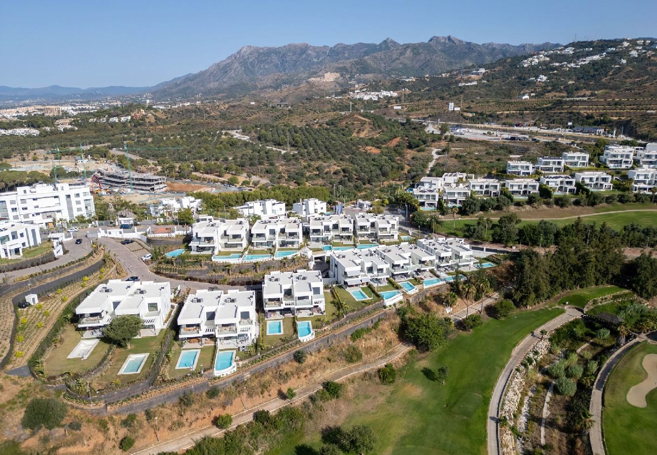 Вилла на Марбелья / Marbella - Lujosa Villa en Santa Clara Golf, Marbella