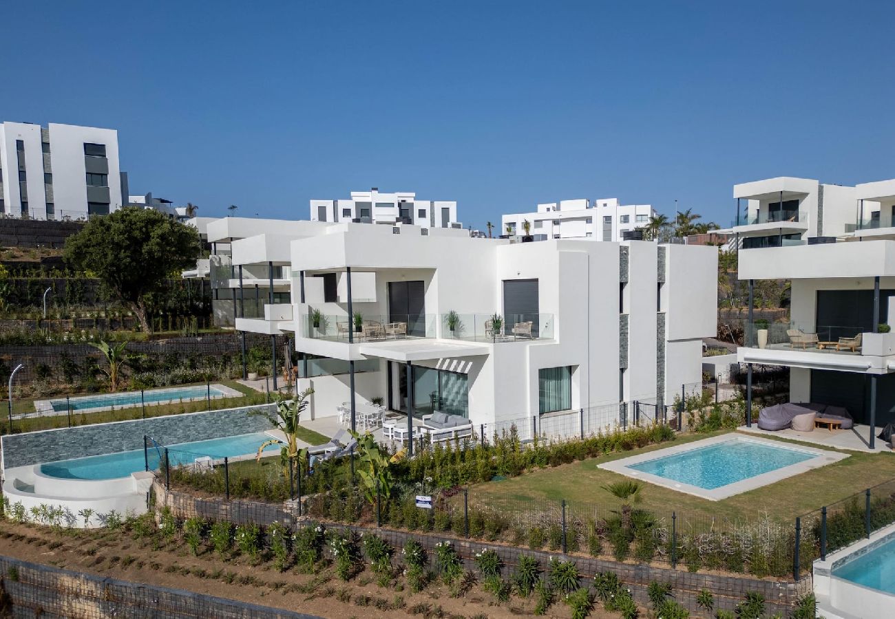 Вилла на Марбелья / Marbella - Lujosa Villa en Santa Clara Golf, Marbella