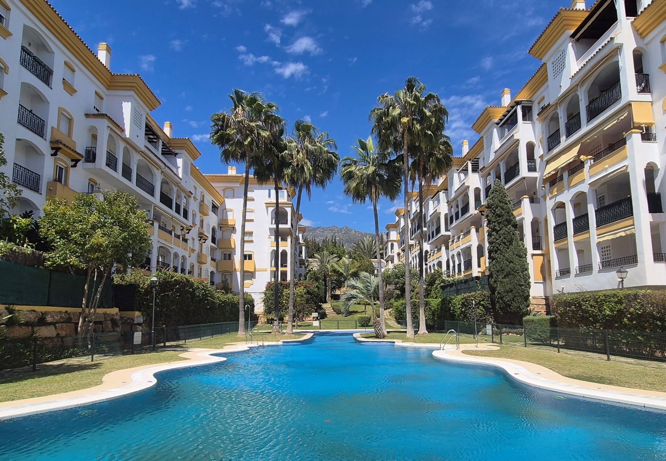 Апартаменты на Марбелья / Marbella - Moderno y Amplio Ático Dúplex en La Milla de Oro.