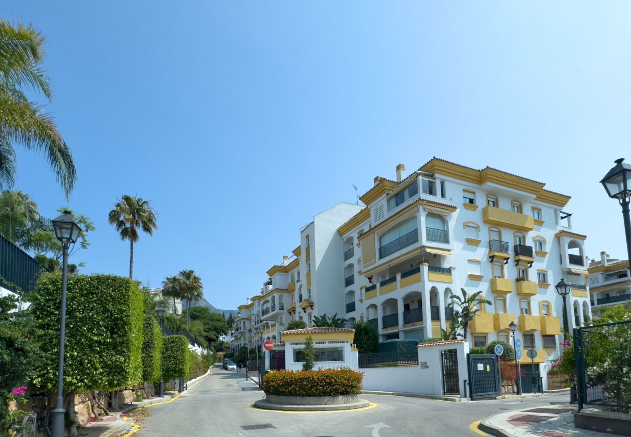 Апартаменты на Марбелья / Marbella - Moderno y Amplio Ático Dúplex en La Milla de Oro.